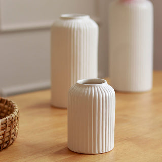Snow white vase set of 2