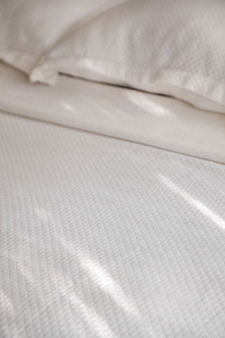 Solitaire Matelassé Cotton Bedcover