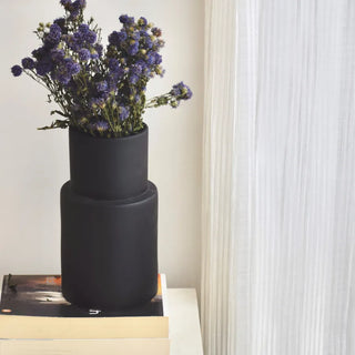 Minimalistic Heaven Vase – Black