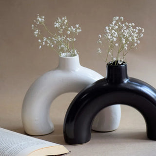 Arc shaped vase