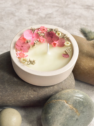Cream - Dryflower decorated candle in small  size concrete jar