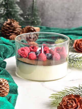 "Classic Pannacotta candle with berries"