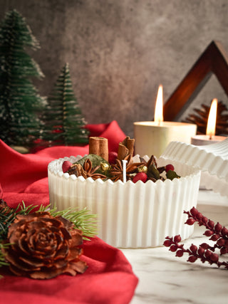 "White Dried Flower & Spices Christmas Candle"