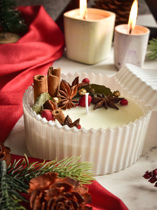 "White Dried Flower & Spices Christmas Candle"